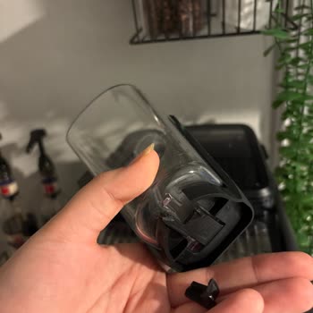 Makinede Yıkanabilir Yazısı Nedeniyle Süt Haznesi Kırıldı Ve Ücretsiz Parça Değişimi Talep Ediyorum