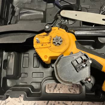 Şarjlı Testerenin Plastik Bağlantı Ünitesi Kırıldı, Yedek Parça Ve Satıcı İletişimi Yok