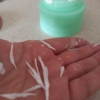 Wlab Göz Altı Kreminde Çözülmeyen Kılçık Ve Plastik Parçacık Sorunu