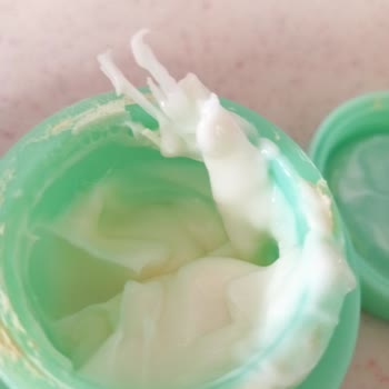 Wlab Göz Altı Kreminde Çözülmeyen Kılçık Ve Plastik Parçacık Sorunu