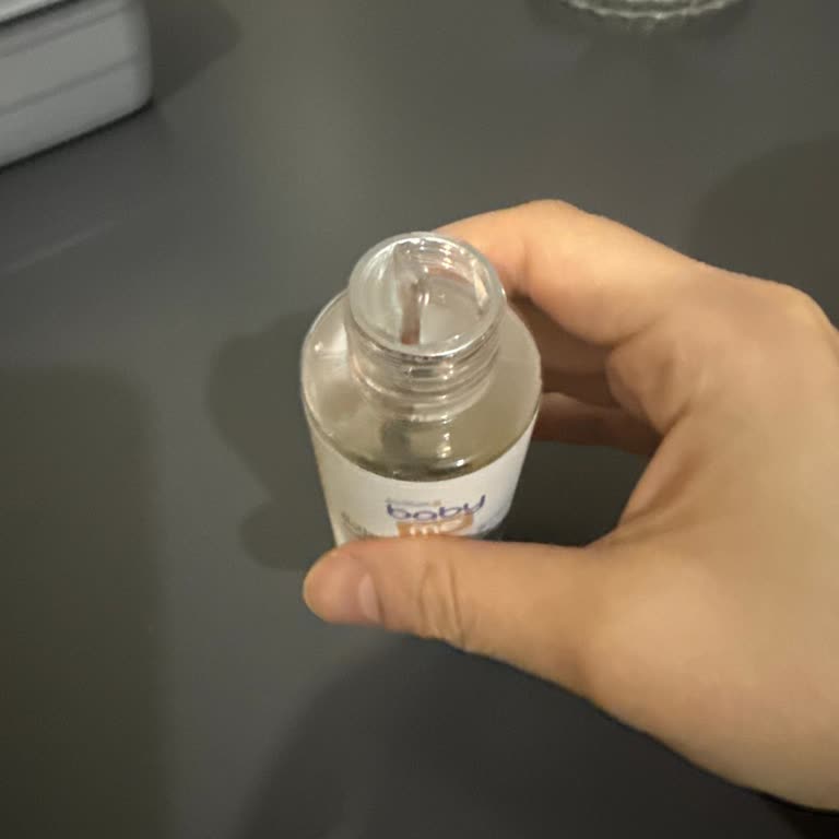 Açılmış Bebek Pudrası Şişesi Ve Sızdıran Jelatin