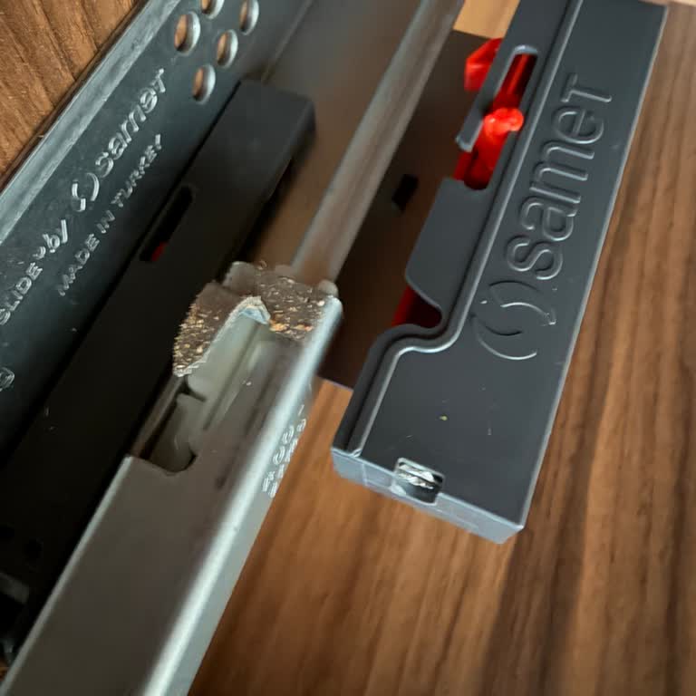 Samet Çekmece Rayı Kırıldı; Yedek Parça Ve İletişim Sorunu