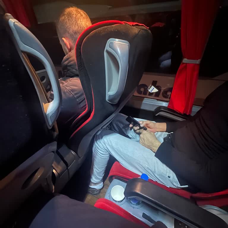 Mersin Nur Turizm’in Eski Ve Dar Otobüsünde Konforsuz Yolculuk