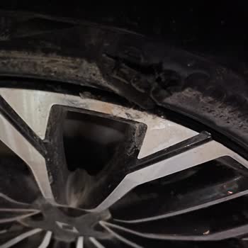 Togg F10 Araçta 15 Gün İçinde Lastik Patladı Ve Jant Zarar Gördü