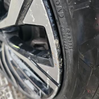 Togg F10 Araçta 15 Gün İçinde Lastik Patladı Ve Jant Zarar Gördü