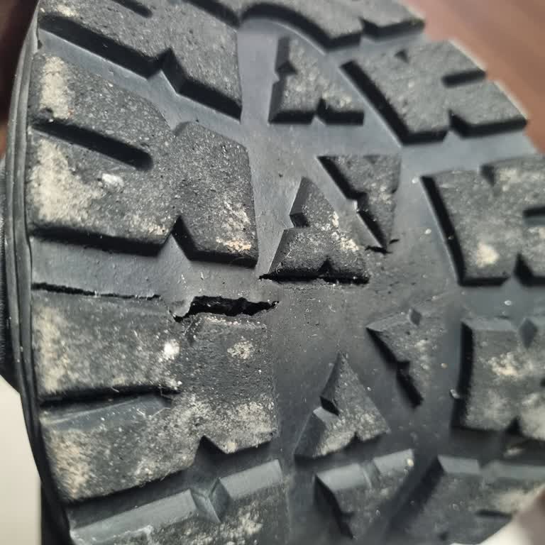 Elle'den Botun Tabanı Kısa Sürede Kırıldı, Garanti Süresi Yetersiz