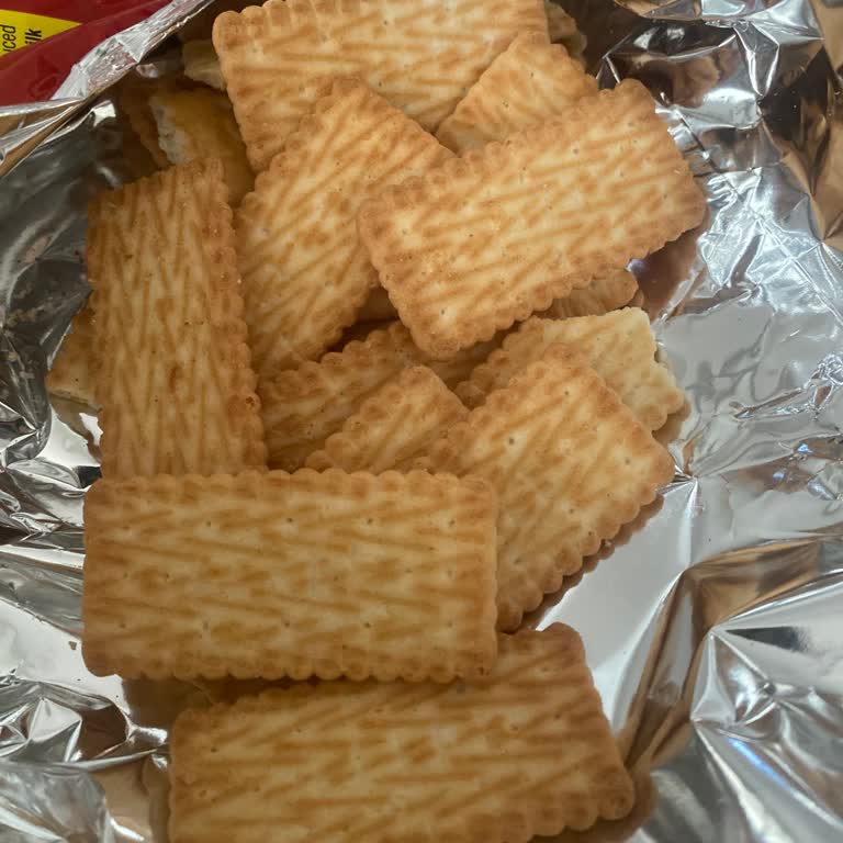 İkram Sütlü Çikolatalı Bisküvi Paketi Boş Krema Şikayeti