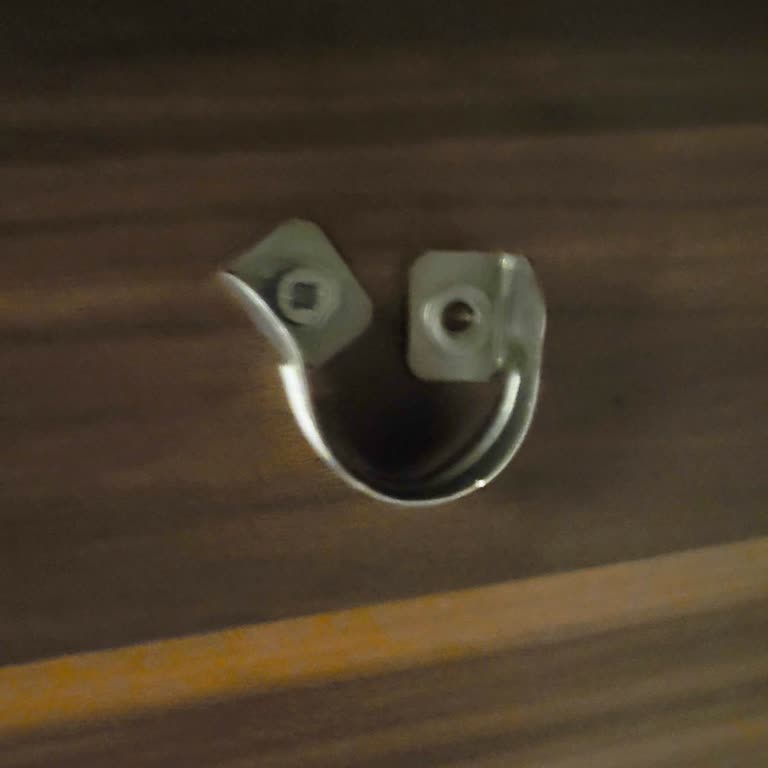 Vidalanmamış Aparat Nedeniyle Kullanılamayan Gardırop Ve Yetersiz Müşteri Desteği