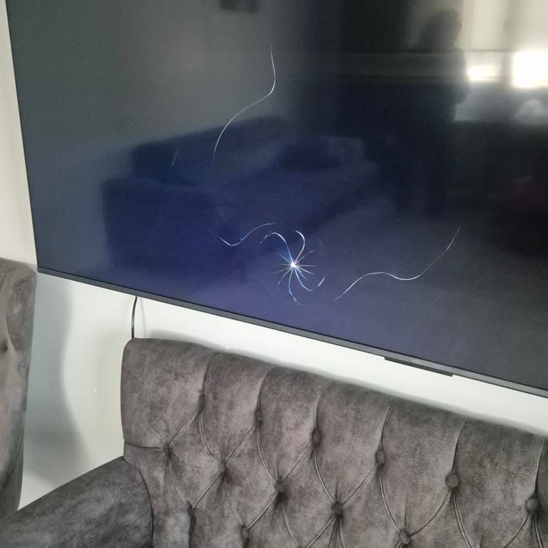 Optimum Media Markt’ta Ekran Koruyucu Teslim Edilmemesi Ve Televizyonun Kırılması