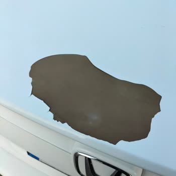 Bagaj Kapağındaki Boya Atması İçin Ücretsiz Onarım Talebi