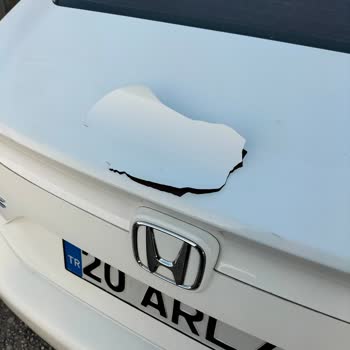 Bagaj Kapağındaki Boya Atması İçin Ücretsiz Onarım Talebi