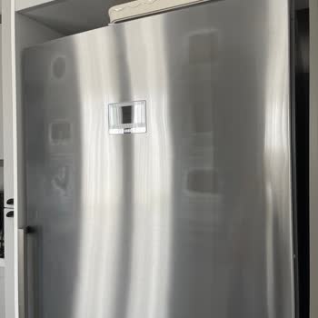 Buzdolabımda Magnet İzleri Ve Ücretli Parça Değişimi Talebi