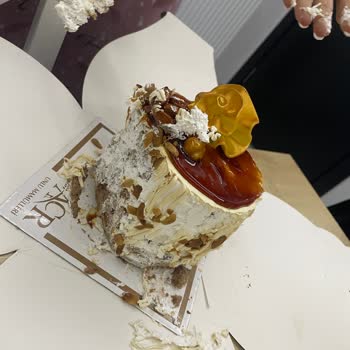 Yan Dönmüş Pasta Ve Yetersiz Müşteri Desteği