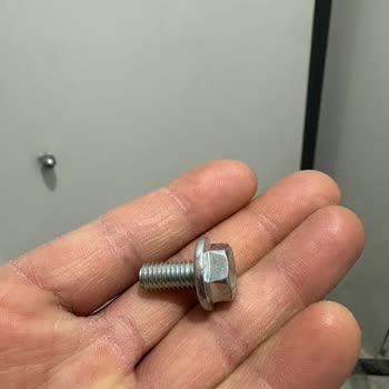 Yetkili Serviste Özensiz Bakım Ve Alt Muhafaza Parçası Sorunu