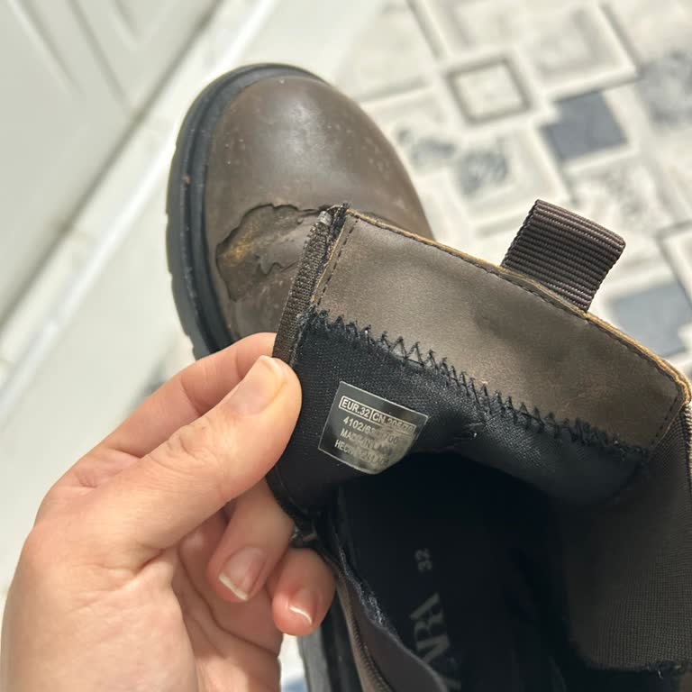 Zara Çocuk Botunda Çatlak Ve Mağaza İlgisizliği