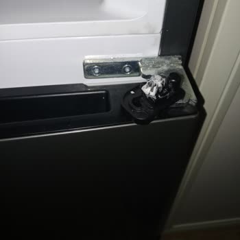 Garanti Kapsamındaki Buzdolabı Kapak Düşüşü Sonrası Raf Hasarının Ücretsiz Değişimi Talebi