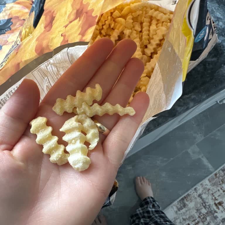 Feast Marka Crunchy Patatesi Küçük Ve İnce, Misafirleri Mahcup Etti; İade Talebi