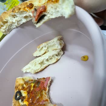 Domino's Pizza'da Plastik Parça Bulunan Pizza Ve Gıda Güvenliği İhlali