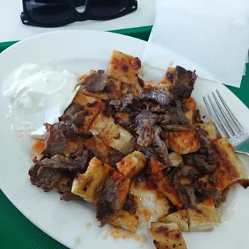 Ekrem Coşkun Dönerde Değersiz Hizmet Ve Kötü Lezzet