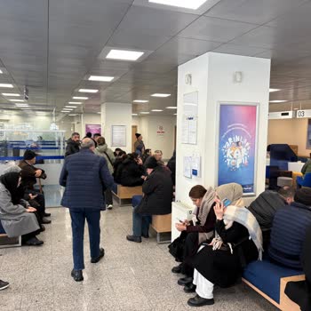 Sarıgazi Şubesinde 40 Dakika Süreyle Bekleme Ve Personel Yetersizliği