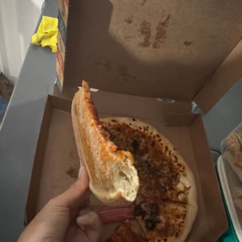 Çiğ Pizza Teslimatı, Ücret İadesi Talebi Ve Kırıcı Müşteri Üslubu