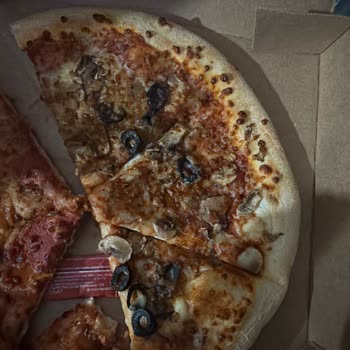 Çiğ Pizza Teslimatı, Ücret İadesi Talebi Ve Kırıcı Müşteri Üslubu