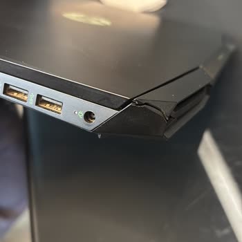 Kırık Laptop Geri Döndü, Yetkili Servis Sorumluluğu Reddi