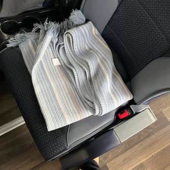 Islak Koltuk, Kirli Battaniye Ve Yardımsız Personel