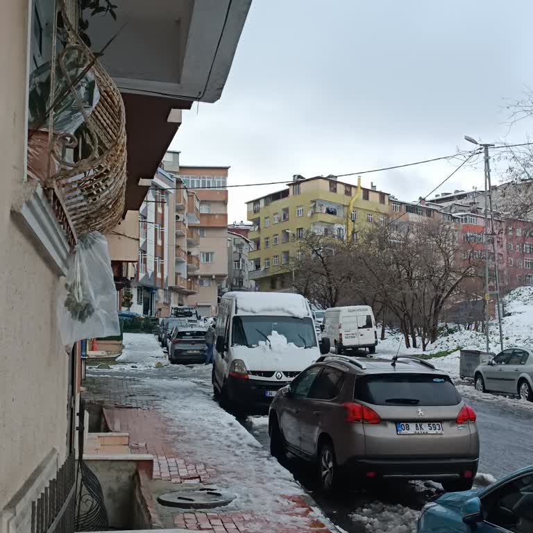 Mahallede Uzun Süre Sahiplenilen Araçta Keyfi Park Ve Dubalar Kaldırılmalı