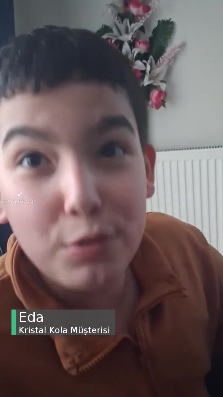 Kristal Kola Hatalı, Kapakta Bir Şey Yazmıyor videonun kapak resmi