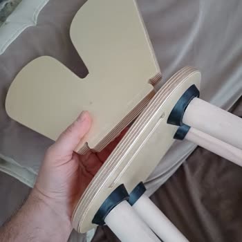 Obi Atölye Çocuk Masasında Eksik Montaj Kılavuzu Ve Zemin Koruyucu Aparatlar