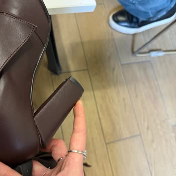 Trendyol’da Hatalı Topuklu Çizmeye İade Reddi Ve Müşteri Hizmetlerinin Kayıtsız Tutumu