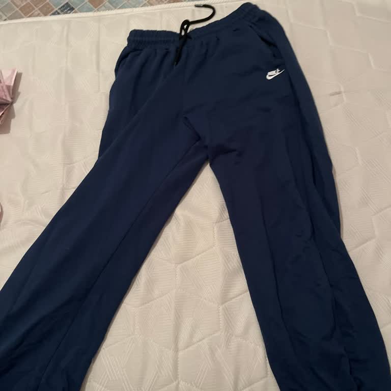 İlk Giyişte Logosu Koptu Ve Ürün Çekti Satıcı Yanıt Vermiyor