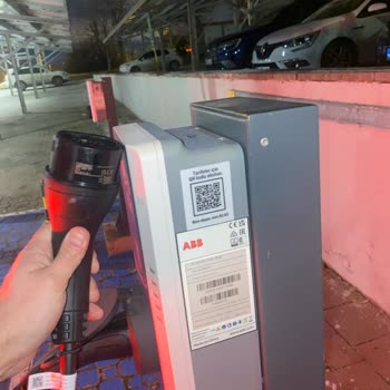 Şarj Ünitesinde Kablonun Kilitlenmesi Ve Müdahale Bekleyişi