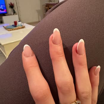 Gizli Çıkarma Ücreti Ve Çabuk Kırılan French Tırnaklar