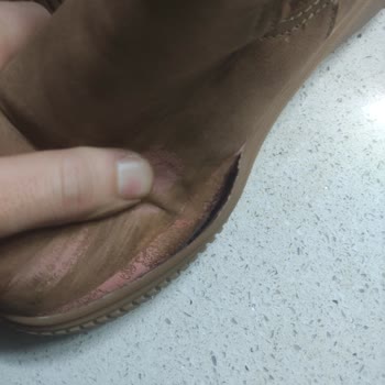 FLO Mağazasında Bir Haftada Tabanı Açılan Ayakkabıya Değişim Reddi