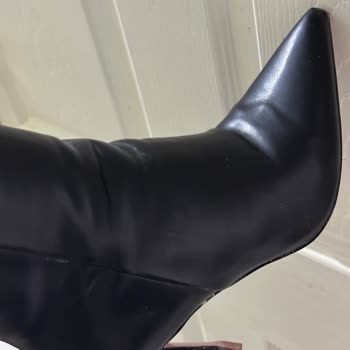 Topuklu Botta Topuk Bir Ay İçinde Yarıldı