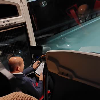 Şoförün Sigara İçmesi Ve Telefon Kullanması Yolculuk Güvenliğini Tehlikeye Attı