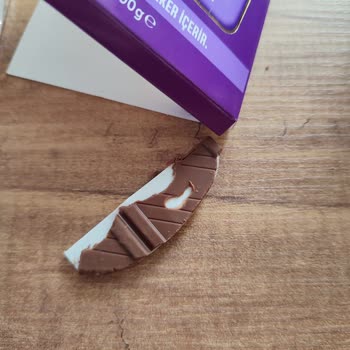 Detay Gıda Çikolatasından Plastik Parça Çıktı: Sağlık Ve Hijyen Endişesi