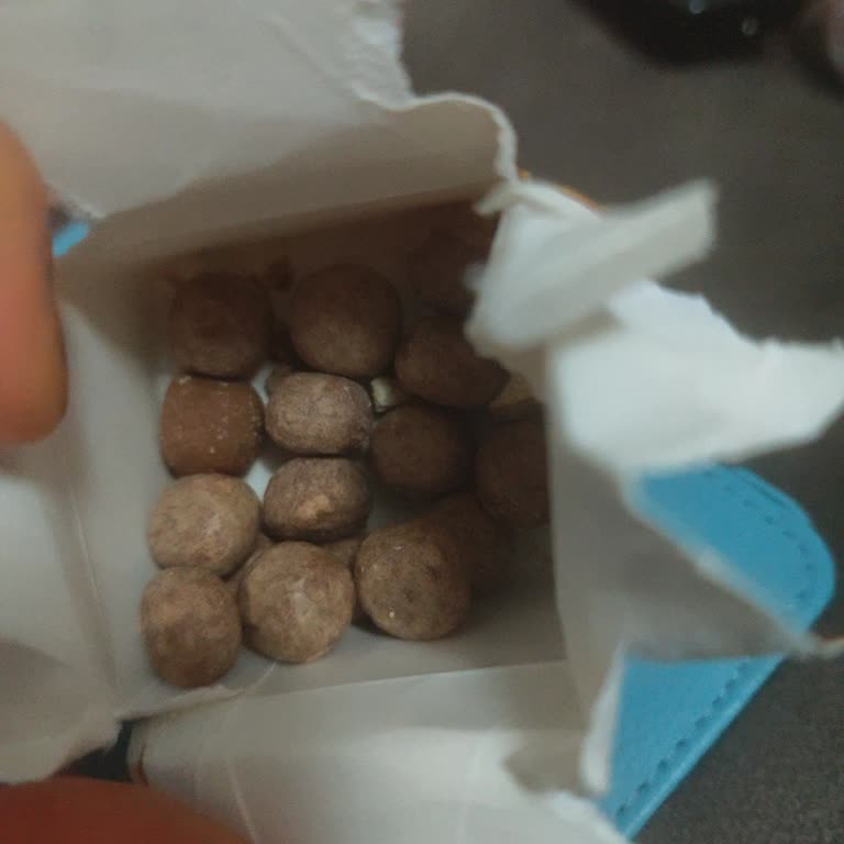 Albeni Tane Tane Çikolatalarında Bozulmuş İçerik Ve Sağlık Şüphesi