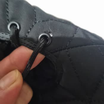 Sıcak Tutması Söylenen Kar Botu İlk Kullanımda Soğuk Bırakıyor Ve Plastik Parçaları Yerinden Çıktı