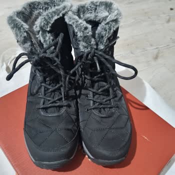 Sıcak Tutması Söylenen Kar Botu İlk Kullanımda Soğuk Bırakıyor Ve Plastik Parçaları Yerinden Çıktı