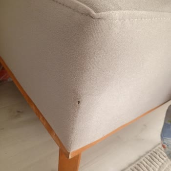 30 Bin TL'lik Koltukta Yırtık Ve Kırık Ayaklar, Mağazanın Sürekli Oyalaması