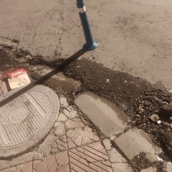 Manisa'da Su Hattı Patlamasına Müdahale Gelmedi, Su İsrafı Kabullenilemez