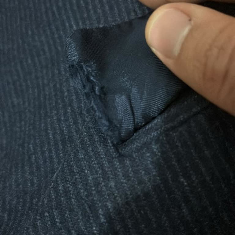 11 Bin TL'lik Ramsey Takım Elbisesinin Ceketi Kısa Sürede Parçalandı