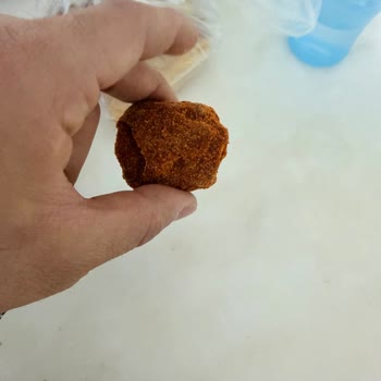 Patos Rolls Acı Baharatlı Ürünün İçindeki Baharat Kütlesi Hijyen Sorunu ve Çocuk Sağlığı Riski