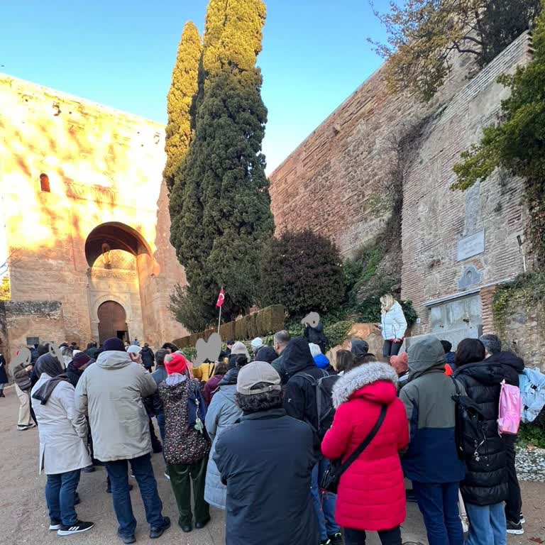 Alhambra Ve Barcelona Gezileri Gerçekleşmedi, Rehber İlgisiz, İade Ve Özür Talebi