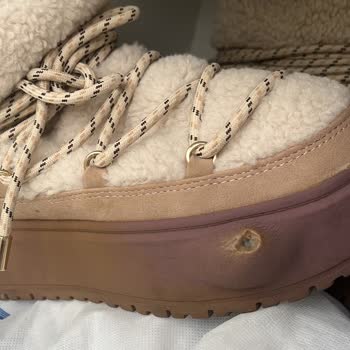 Bershka Kar Botunun Tabanı Eridi Ve Rengi Değişti