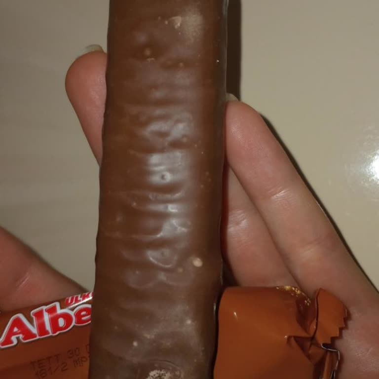 A101'den Alınan Ülker Albeni Çikolatası Bozuk, Özür Ve Hediye Talebi