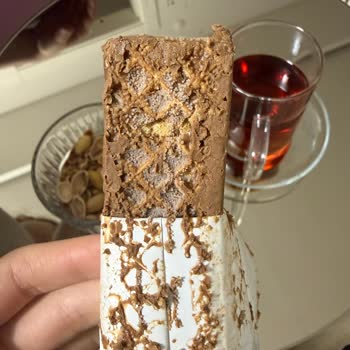 Ülker Antep Fıstıklı Laviva Çikolatada Beyaz Tanecik Şikayeti